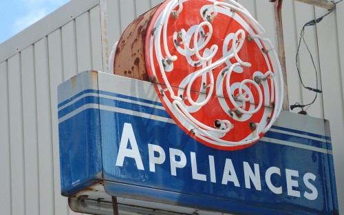 General Electric hires MBA graduates for its commercial leadership development track