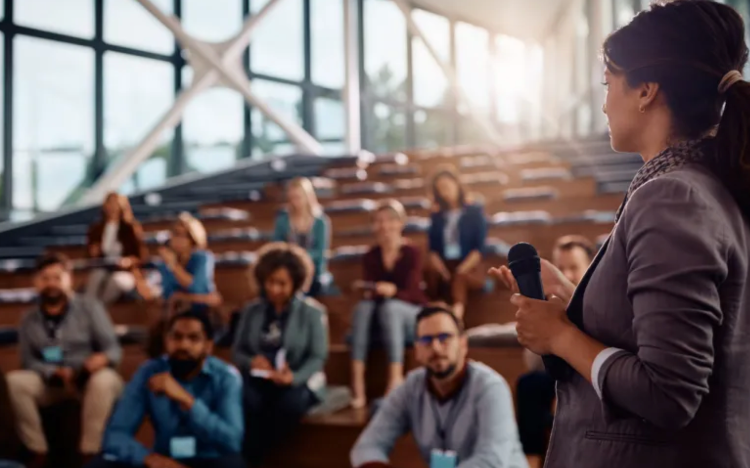 Canadian MBA students enjoying a lecture ©Drazen Zigic / iStock
