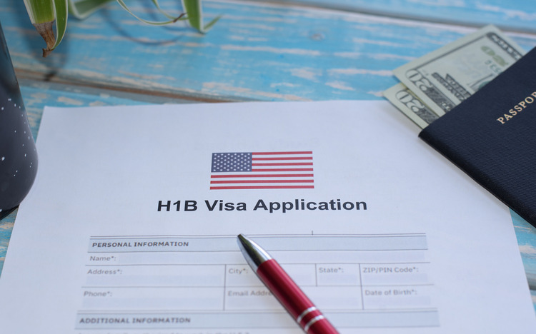 The H-1B visa allows international MBA and business master's students to stay in the US after graduation ©Manjurul/iStock