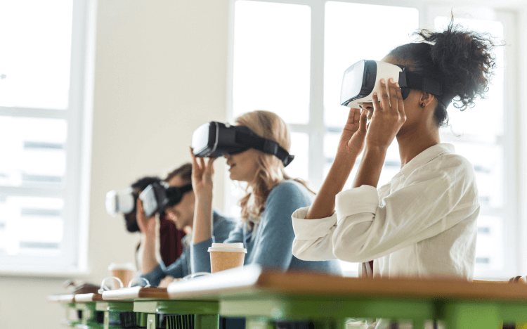 Technologies like artificial intelligence and virtual reality are enhancing the Online MBA experience ©LightFieldStudios via iStock