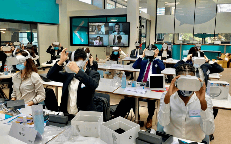 An induction day where ESSEC Business School Global MBA students use virtual reality for the first time 