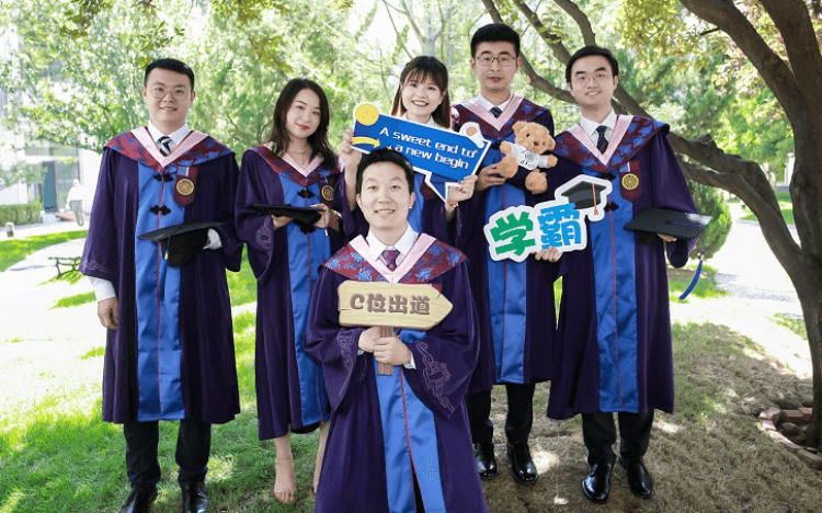 These tips could help you get into one of China's best business schools (©TsinghuaSEM / Facebook)