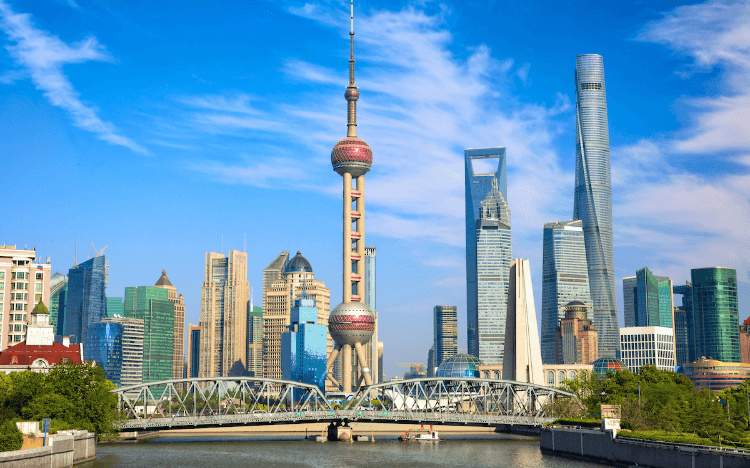 There are plenty of reasons why you should be choosing Shanghai for your MBA ©dibrova