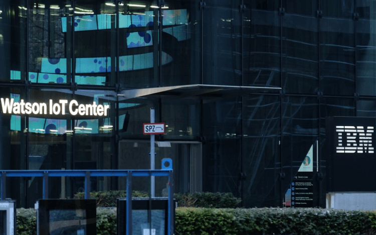 Landing H-1B visa sponsorship is the key for international talent staying in the US and working. Here are the top companies that sponsor H-1B visas | ©FinkAvenue 