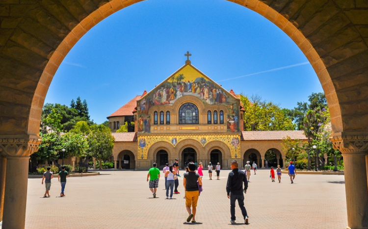 Stanford was ranked in 2021 as the best business school in the US by US News & World Report ©jejim