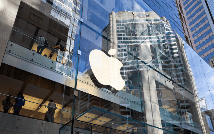 Apple job opportunities are available as the big tech firm plans a digital advertising hiring spree ©PhillDanze via iStock