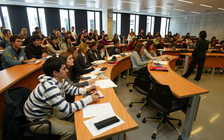 Networking opportunities at ESADE Business School mean students get to make deeper connections ©ESADE Business School