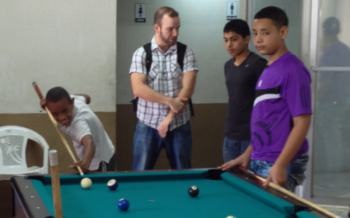 Co-Founder Chip Reno, visiting an Alcance Positivo center in Santa Ana, getting to know the children