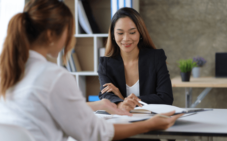 These eight steps will help you successfully navigate a job interview and land a new role in 2024 ©Wasan Tita / iStock