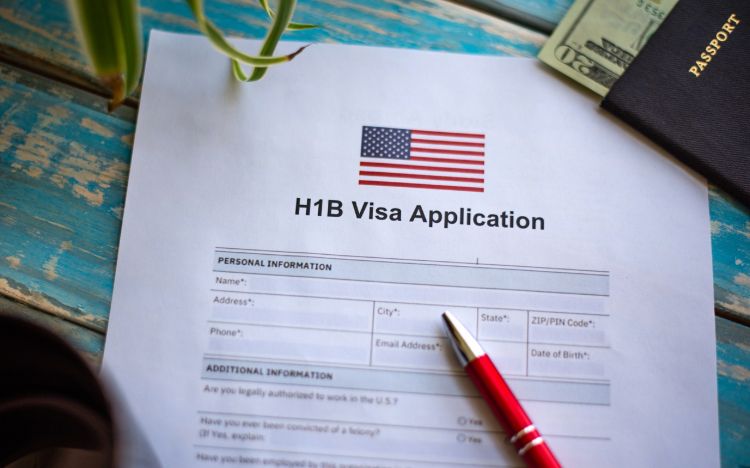 Newly revealed US government plans indicate application fees for the H-1B visa will rise to $100,000 ©Manjurul/iStock