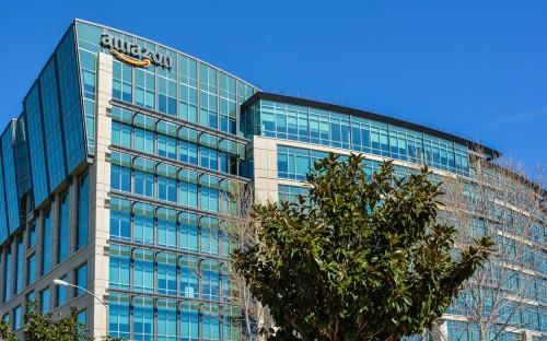 Amazon MBA Jobs: Estimates say Amazon hires more than 1,000 MBAs per year ©jejim