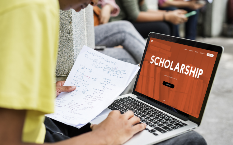 Tailoring your application is a key part of the scholarship process. ©Rawpixels/iStock