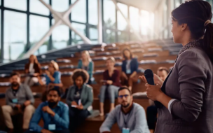 Canadian MBA students enjoying a lecture ©Drazen Zigic / iStock