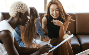Experiential learning MBA programs can help you make those all-important connections. Pictured: 3 female students in conversation ©ODU 