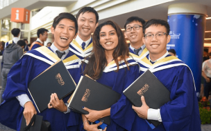 Graduates from NUS Business School in Singapore have a world of tech, innovation, and international business at their fingertips | ©NUSBusinessSchool