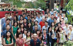Constance Zhu with her classmates of the Tsinghua Global MBA Class of 2015