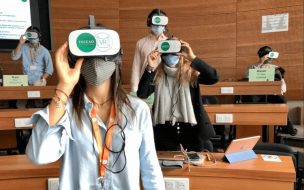 INSEAD has been using virtual reality tech in the classroom to better simulate business case studies © INSEAD via Facebook/ Ilan Goren