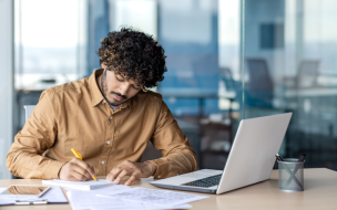What should you include in your MBA resume to make your application stand out? ©Liubomyr Vorona/iStock
