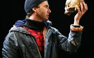 David Tennant's Hamlet: a perfect case study in dynamic leadership models.