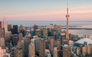 The Toronto skyline (©R.M.Nunes on iStock)