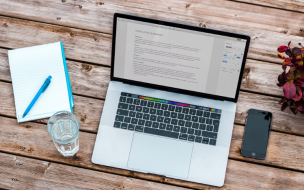  Stand out from the crowd with an MBA CV and career plan that are joined at the hip ©Bram Naus / Unsplash